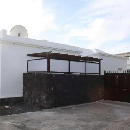 Апартаменты Puerto Del Carmen Sleeps 4 Pool Wifi Пуэрто дель Кармен