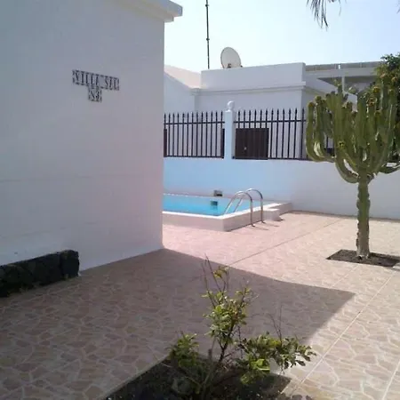 Апартаменты Puerto Del Carmen Sleeps 4 Pool Wifi